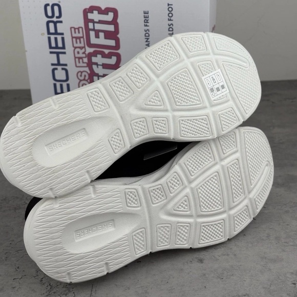 Skechers Women's Slip On Hands Free Swift Fit Shoes - SIZE 9 BLACK New In Box - Picture 4 of 5